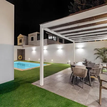 فيلة Anil Lanzarote